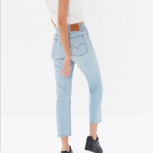 aritzia levis wedgie straight